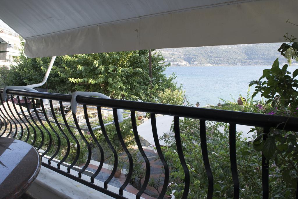 סאמוס Roditses Beach Sea Front Apartments מראה חיצוני תמונה